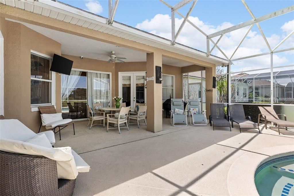 For Sale: $580,000 (4 beds, 3 baths, 2560 Square Feet)