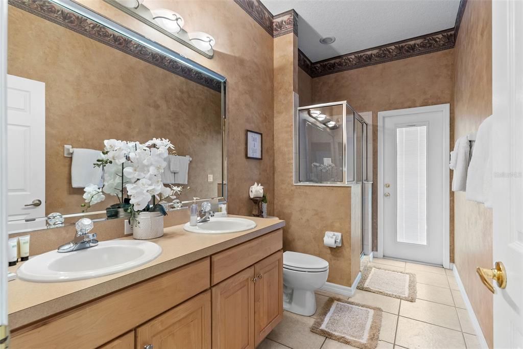 For Sale: $580,000 (4 beds, 3 baths, 2560 Square Feet)