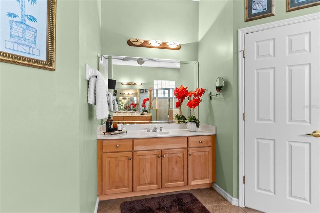 For Sale: $580,000 (4 beds, 3 baths, 2560 Square Feet)
