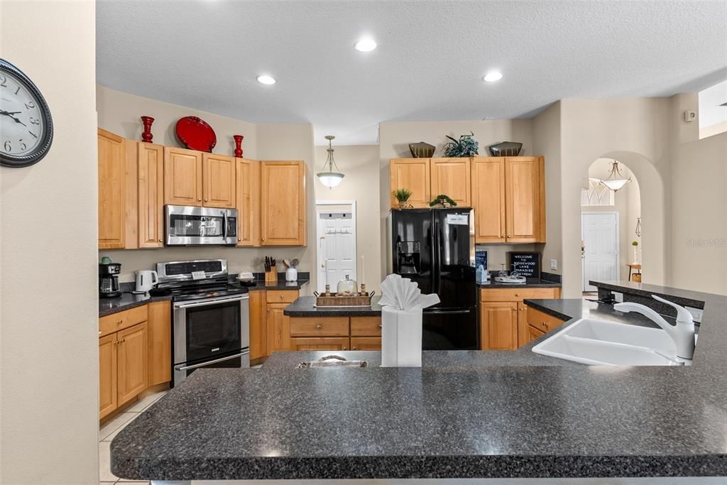 For Sale: $580,000 (4 beds, 3 baths, 2560 Square Feet)