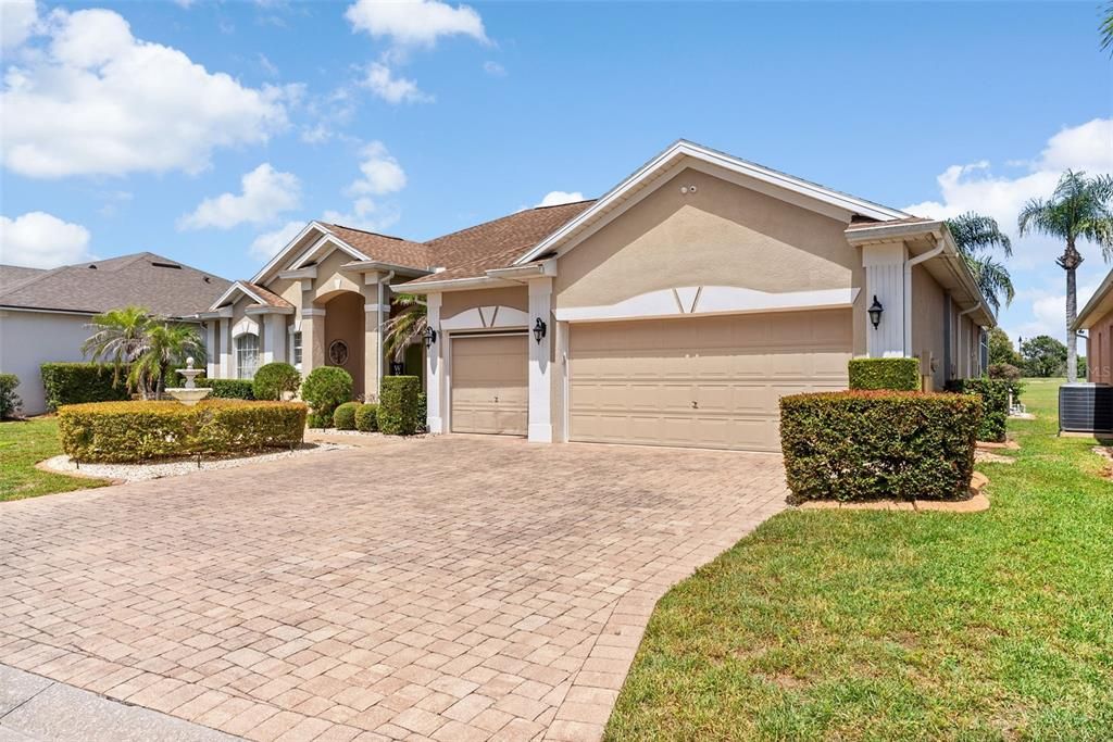 For Sale: $580,000 (4 beds, 3 baths, 2560 Square Feet)
