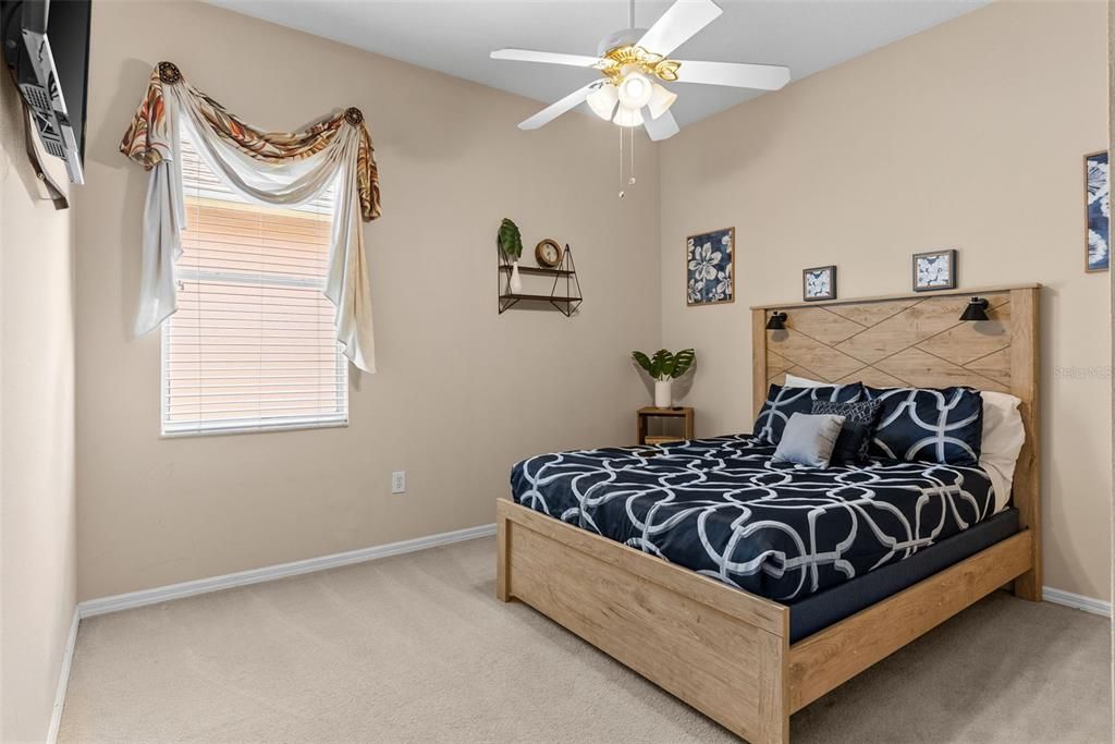 For Sale: $580,000 (4 beds, 3 baths, 2560 Square Feet)