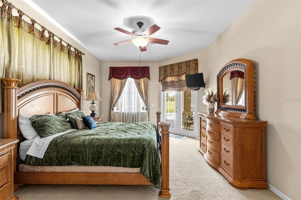 For Sale: $580,000 (4 beds, 3 baths, 2560 Square Feet)