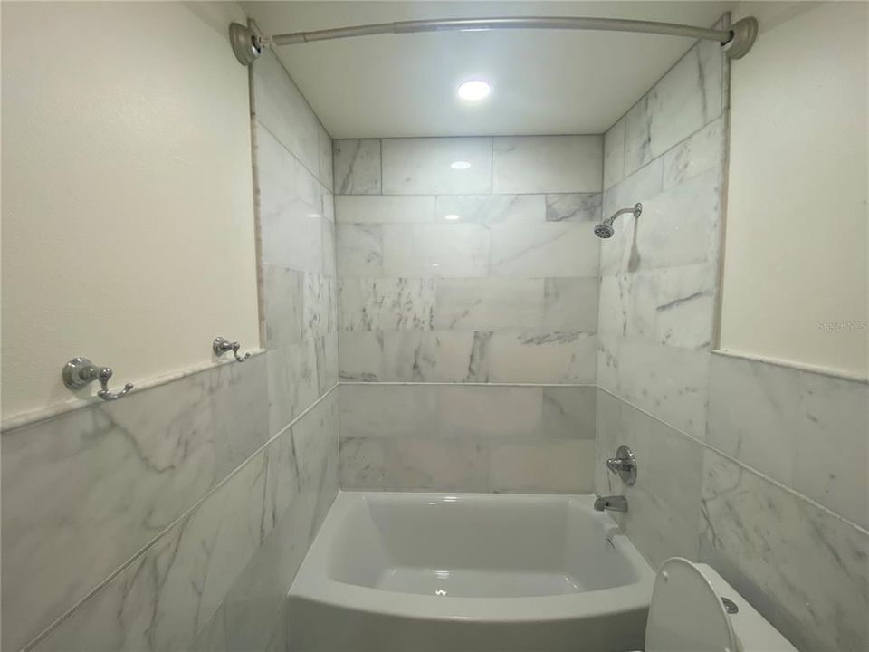 For Rent: $1,395 (1 beds, 1 baths, 660 Square Feet)