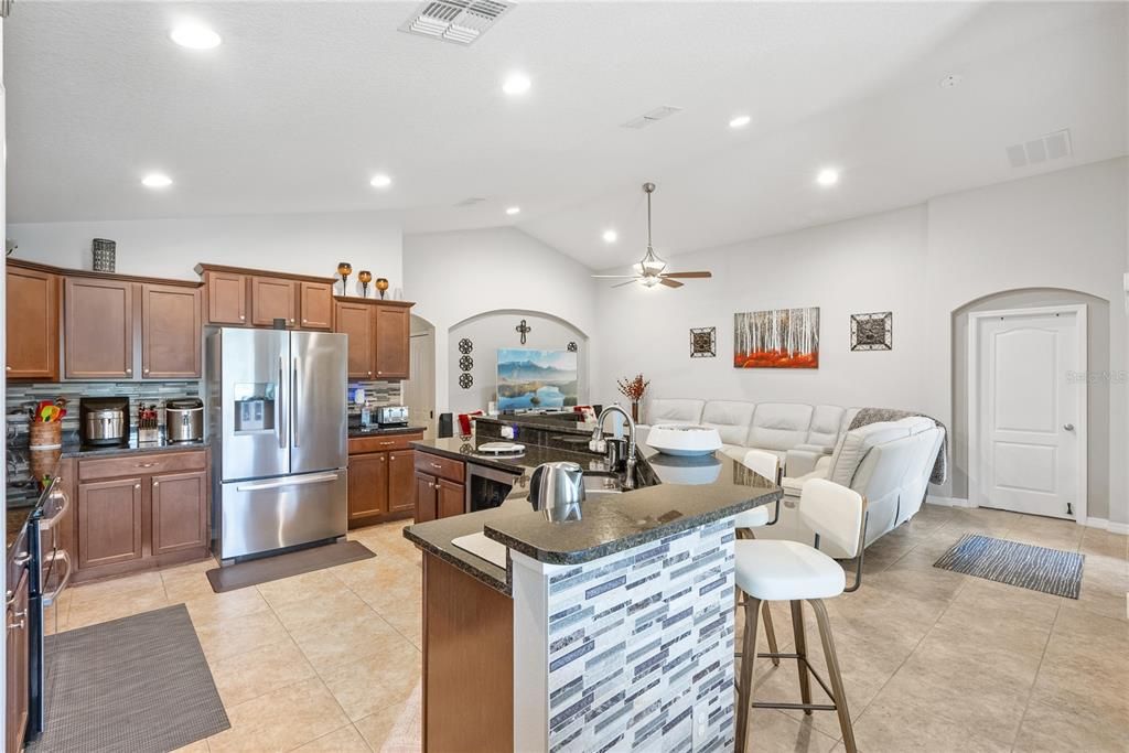 En Venta: $575,000 (4 camas, 3 baños, 1956 Pies cuadrados)