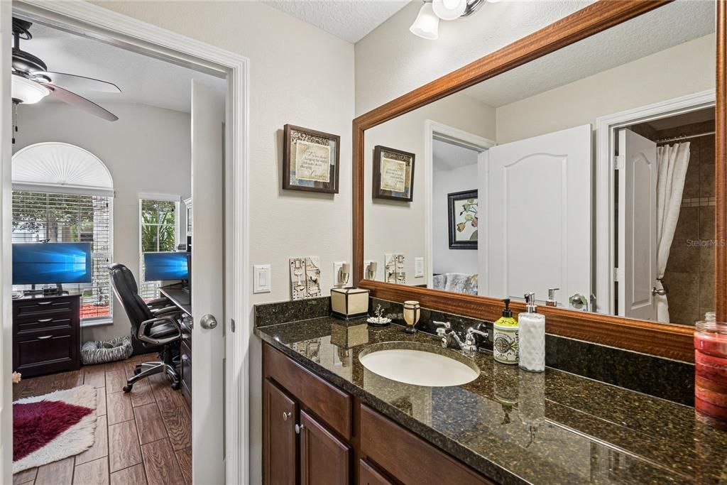 En Venta: $575,000 (4 camas, 3 baños, 1956 Pies cuadrados)