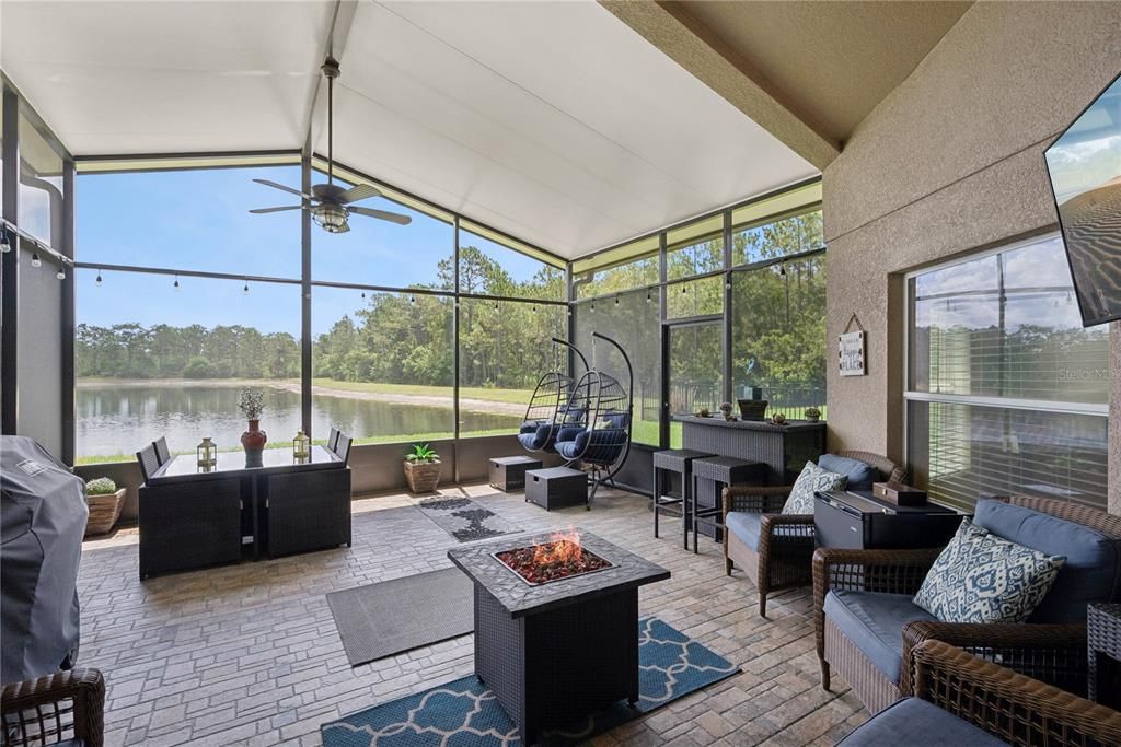 En Venta: $575,000 (4 camas, 3 baños, 1956 Pies cuadrados)