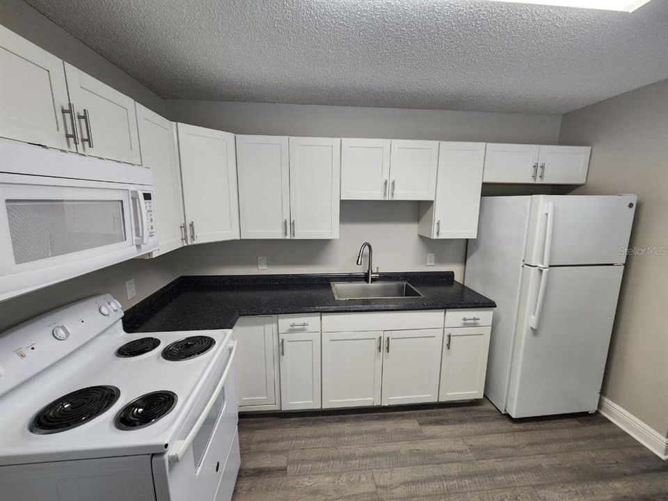 В аренду: $1,895 (3 спален, 2 ванн, 1018 Квадратных фут)