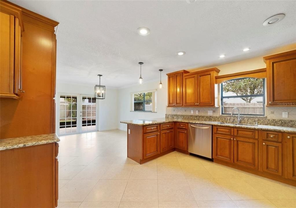 В аренду: $2,495 (3 спален, 2 ванн, 1560 Квадратных фут)