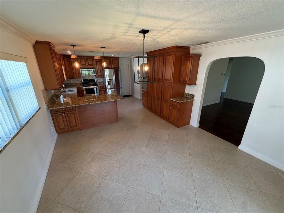 В аренду: $2,495 (3 спален, 2 ванн, 1560 Квадратных фут)