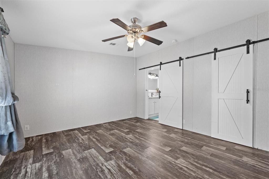 For Sale: $300,000 (4 beds, 2 baths, 1404 Square Feet)