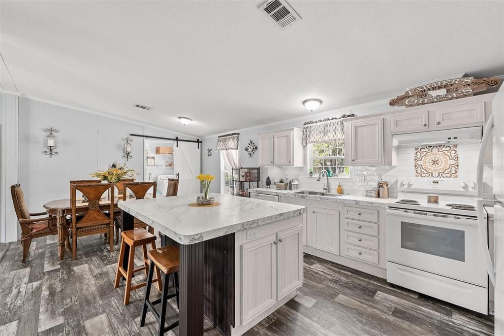 For Sale: $300,000 (4 beds, 2 baths, 1404 Square Feet)