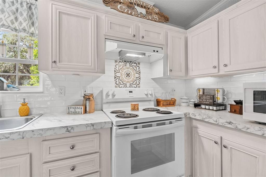 For Sale: $300,000 (4 beds, 2 baths, 1404 Square Feet)