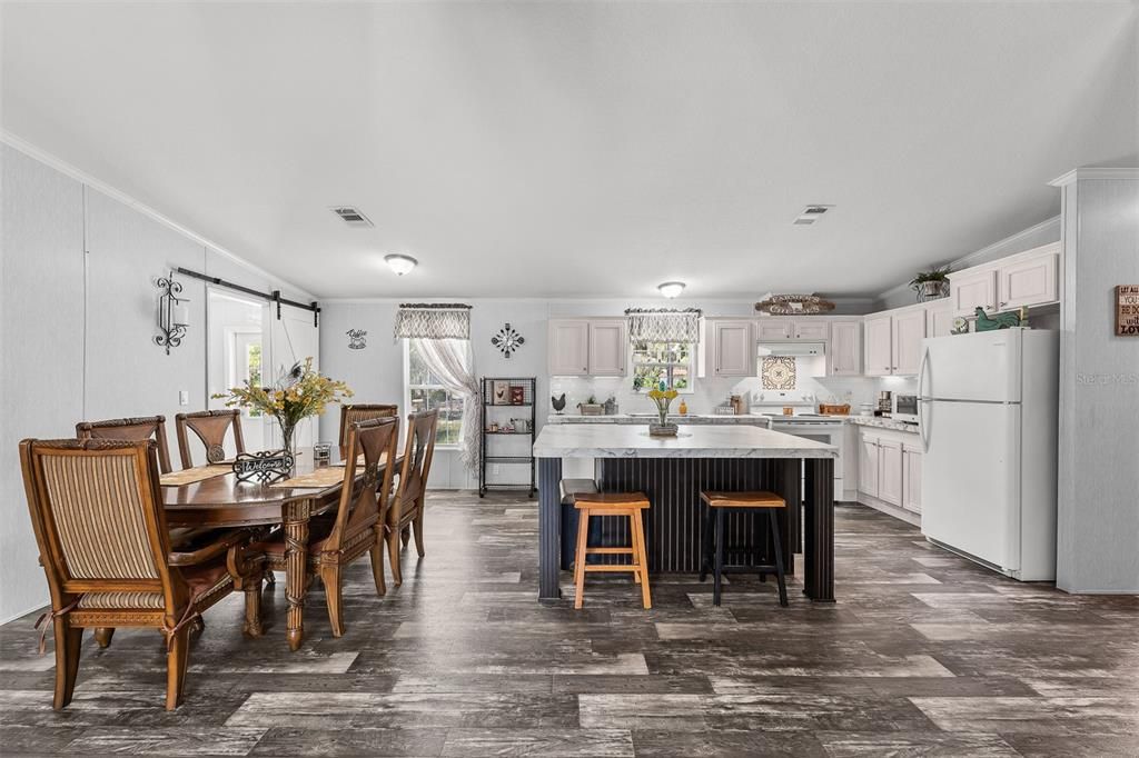 For Sale: $300,000 (4 beds, 2 baths, 1404 Square Feet)