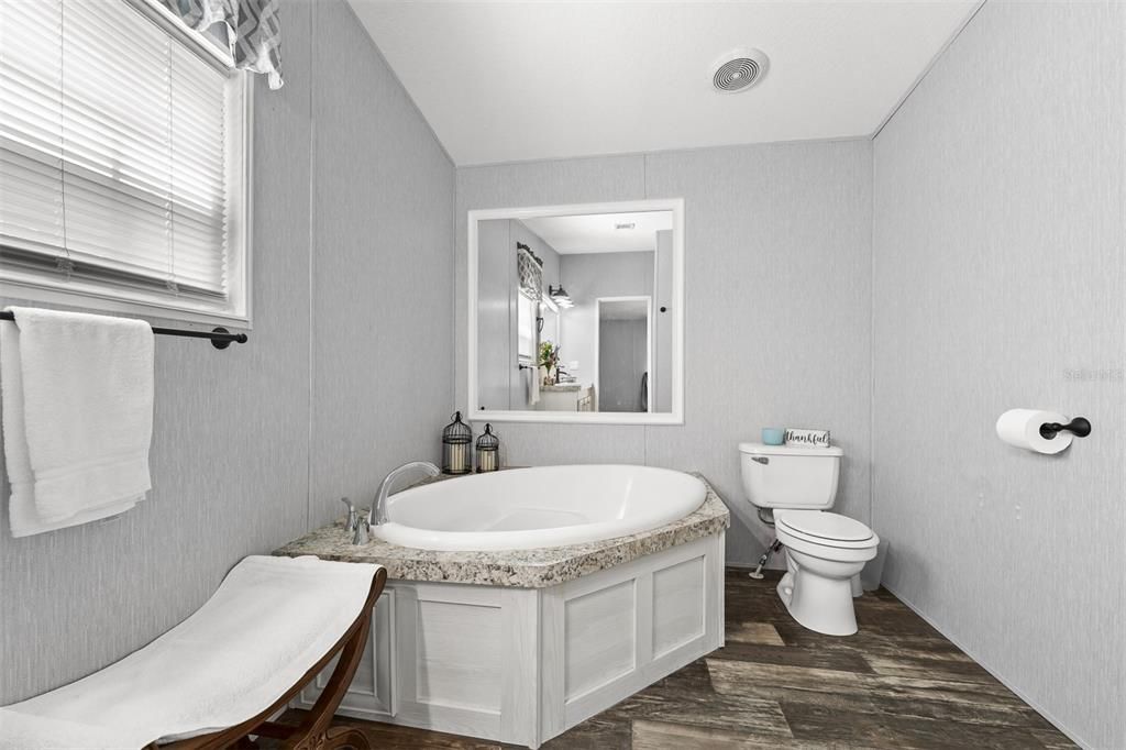 For Sale: $300,000 (4 beds, 2 baths, 1404 Square Feet)