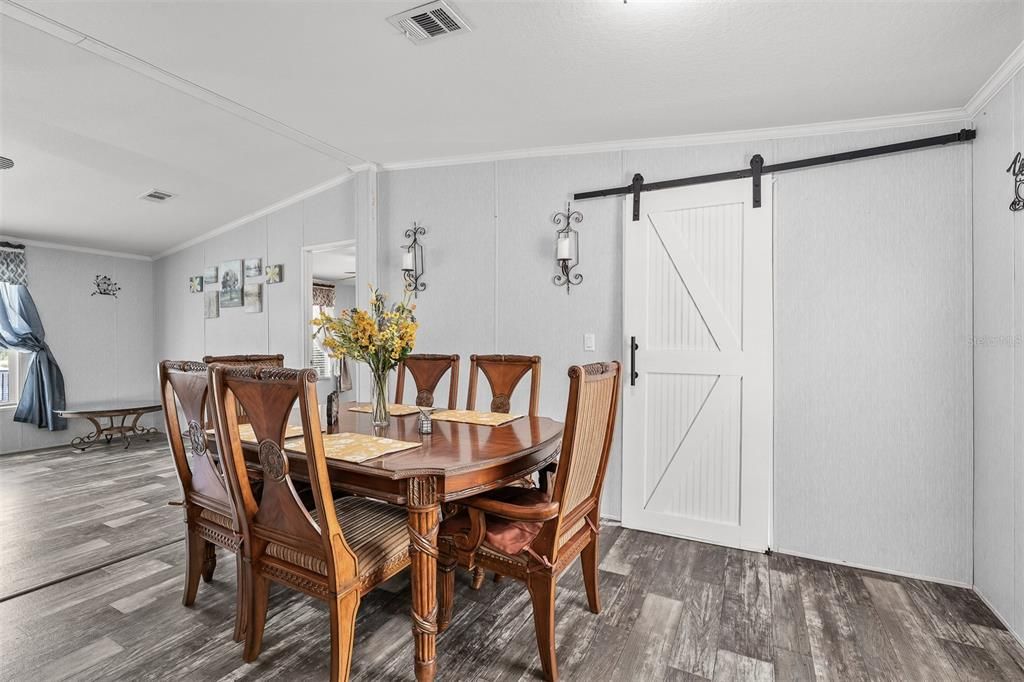 For Sale: $300,000 (4 beds, 2 baths, 1404 Square Feet)