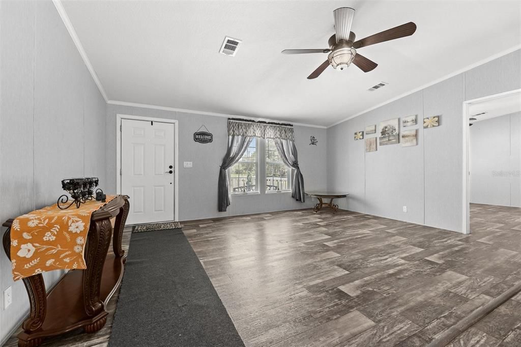 For Sale: $300,000 (4 beds, 2 baths, 1404 Square Feet)