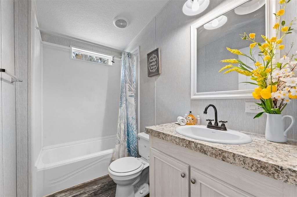 For Sale: $300,000 (4 beds, 2 baths, 1404 Square Feet)