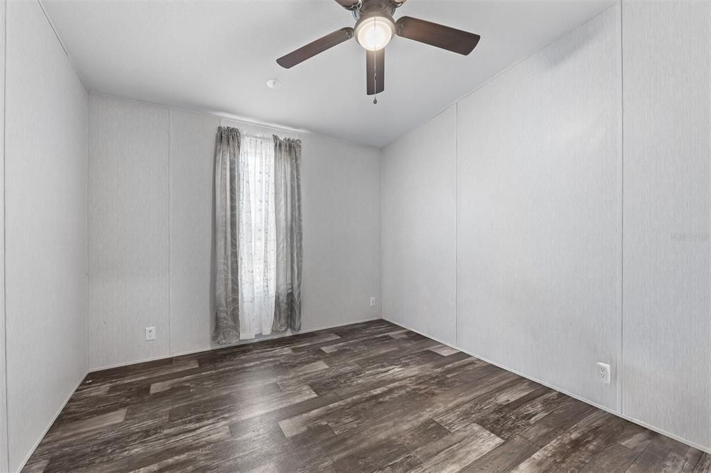 For Sale: $300,000 (4 beds, 2 baths, 1404 Square Feet)