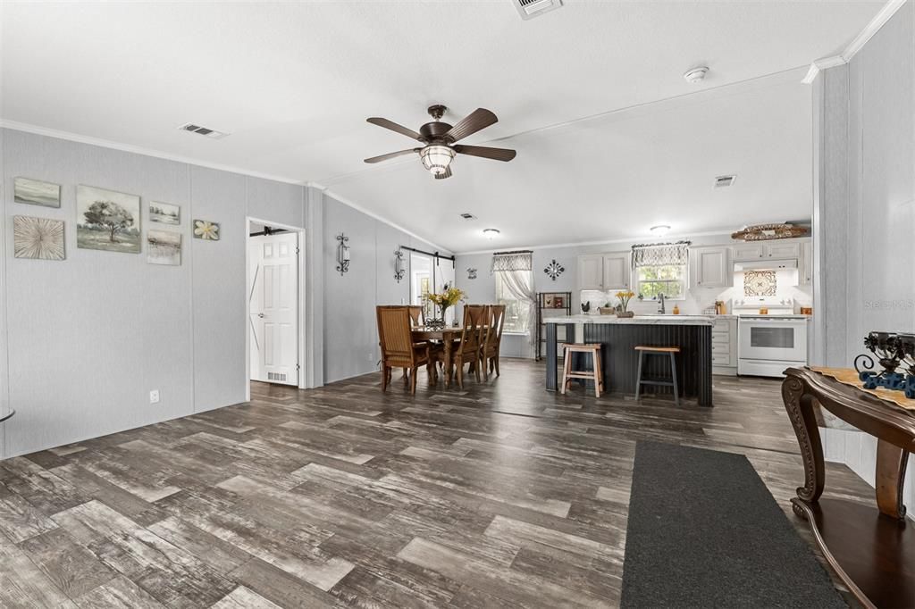 For Sale: $300,000 (4 beds, 2 baths, 1404 Square Feet)