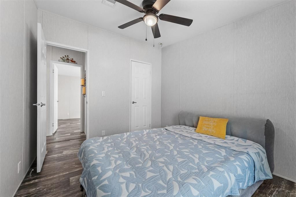 For Sale: $300,000 (4 beds, 2 baths, 1404 Square Feet)