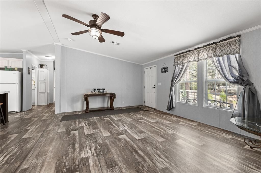 For Sale: $300,000 (4 beds, 2 baths, 1404 Square Feet)