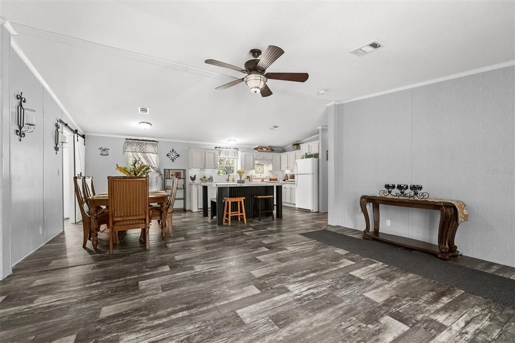 For Sale: $300,000 (4 beds, 2 baths, 1404 Square Feet)