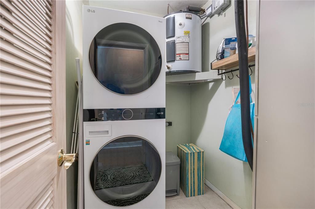 На продажу: $649,900 (4 спален, 2 ванн, 1700 Квадратных фут)