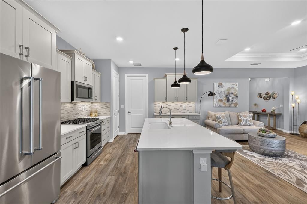 For Sale: $412,000 (2 beds, 2 baths, 1703 Square Feet)