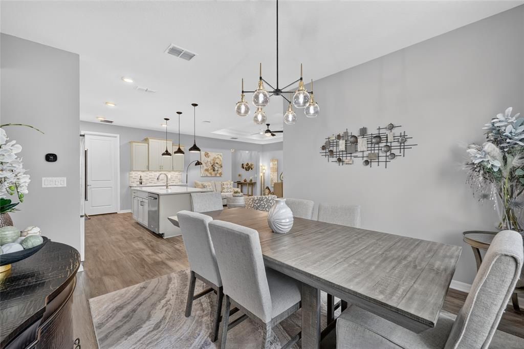 For Sale: $412,000 (2 beds, 2 baths, 1703 Square Feet)