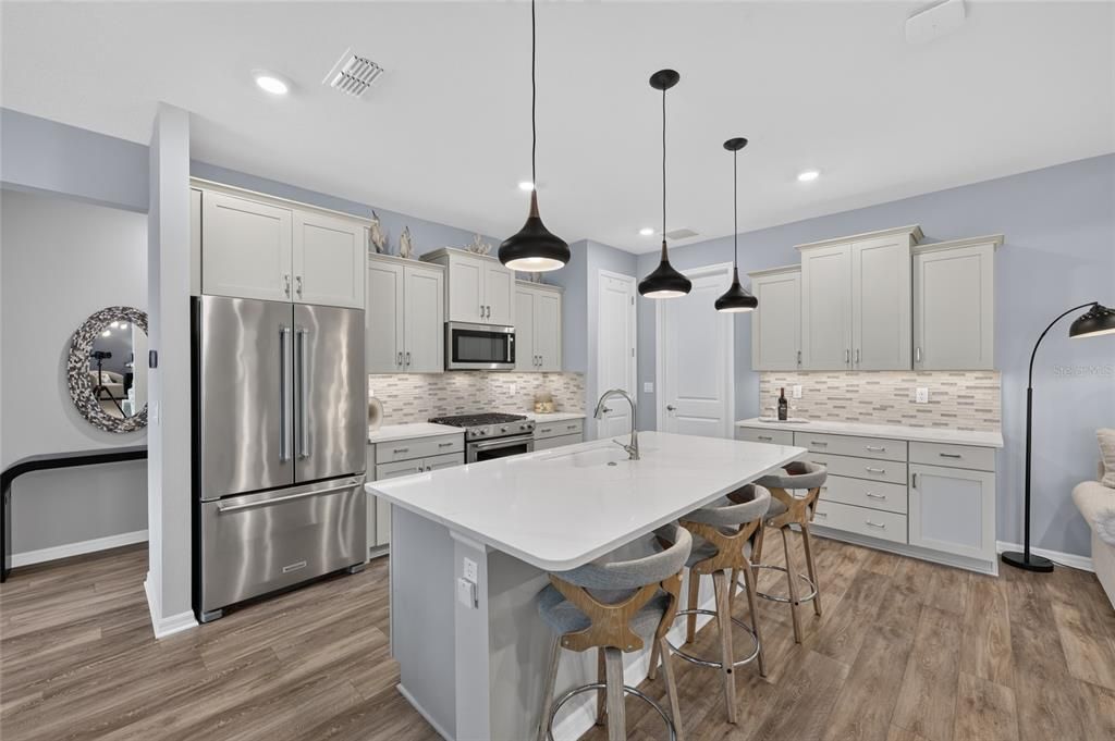 For Sale: $412,000 (2 beds, 2 baths, 1703 Square Feet)