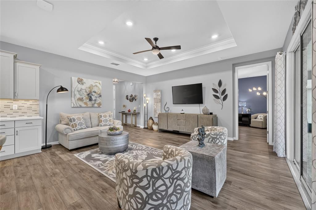 For Sale: $412,000 (2 beds, 2 baths, 1703 Square Feet)