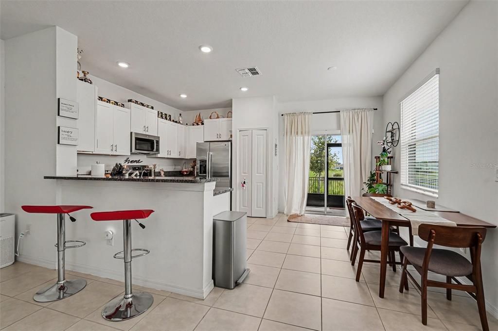 En Venta: $287,000 (2 camas, 3 baños, 1541 Pies cuadrados)