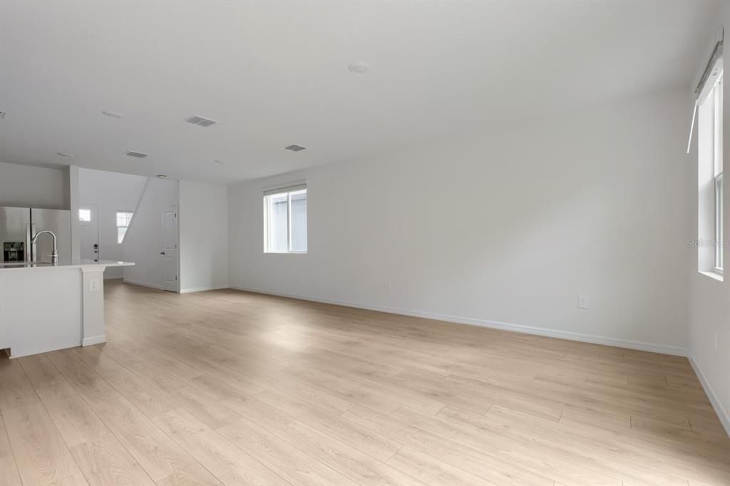 En Venta: $365,000 (4 camas, 2 baños, 2168 Pies cuadrados)