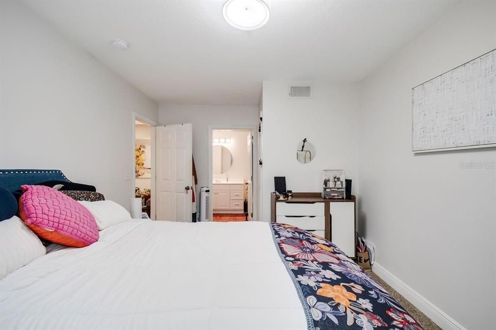 En Venta: $252,000 (2 camas, 2 baños, 1013 Pies cuadrados)