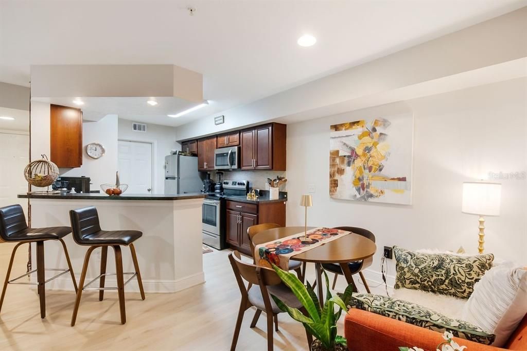 En Venta: $252,000 (2 camas, 2 baños, 1013 Pies cuadrados)