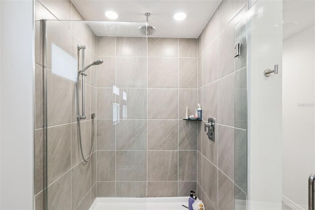 На продажу: $499,900 (6 спален, 4 ванн, 3211 Квадратных фут)