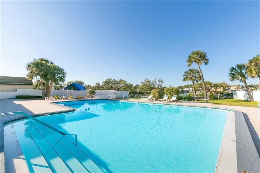 For Rent: $1,300 (1 beds, 1 baths, 732 Square Feet)