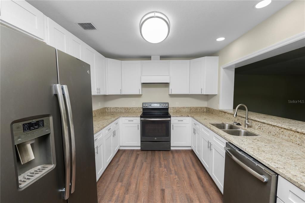 For Rent: $2,500 (4 beds, 2 baths, 2116 Square Feet)
