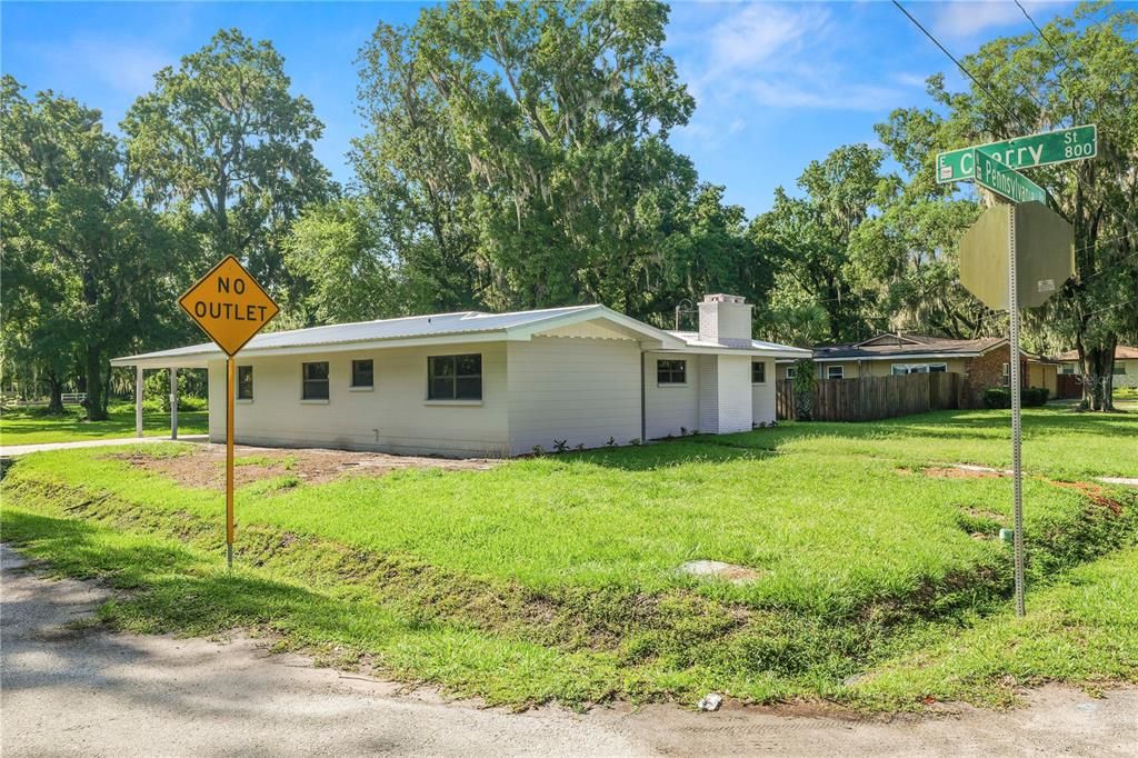For Rent: $2,500 (4 beds, 2 baths, 2116 Square Feet)