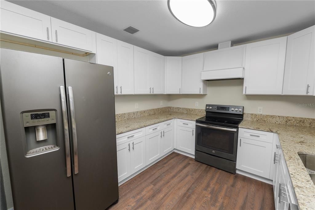 For Rent: $2,500 (4 beds, 2 baths, 2116 Square Feet)