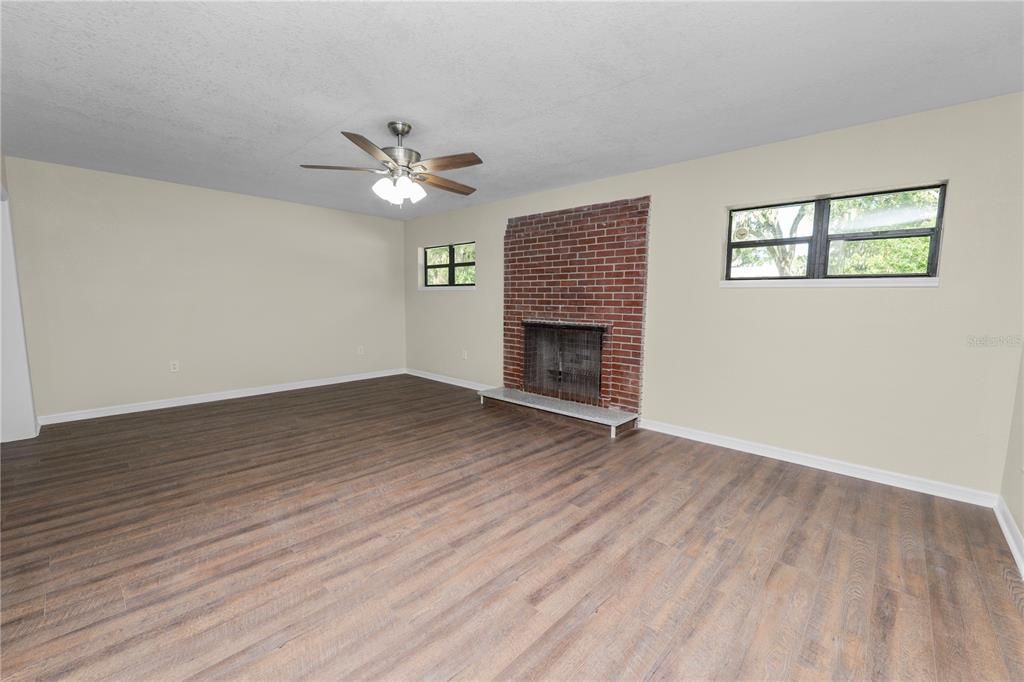 For Rent: $2,500 (4 beds, 2 baths, 2116 Square Feet)