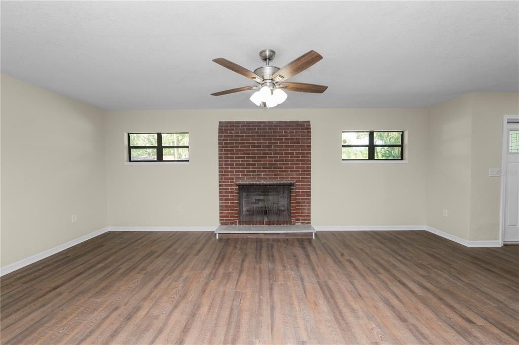For Rent: $2,500 (4 beds, 2 baths, 2116 Square Feet)