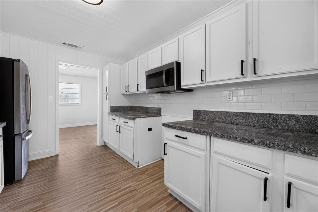 На продажу: $249,900 (4 спален, 2 ванн, 1442 Квадратных фут)