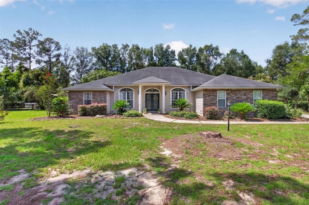 For Sale: $469,900 (3 beds, 2 baths, 2204 Square Feet)