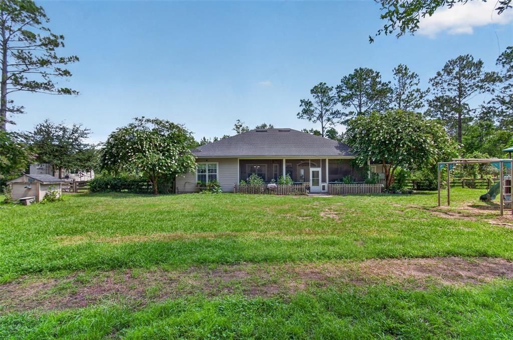 For Sale: $469,900 (3 beds, 2 baths, 2204 Square Feet)