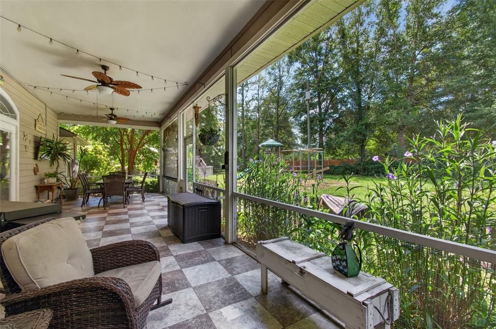 For Sale: $469,900 (3 beds, 2 baths, 2204 Square Feet)