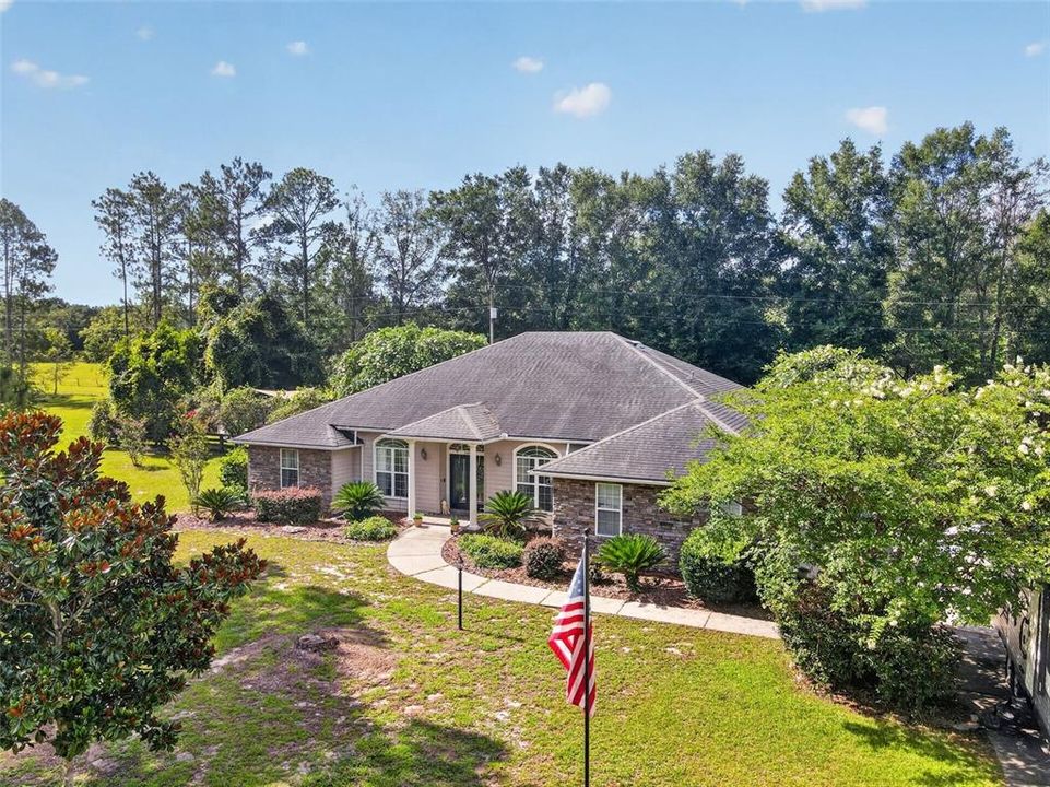 For Sale: $469,900 (3 beds, 2 baths, 2204 Square Feet)