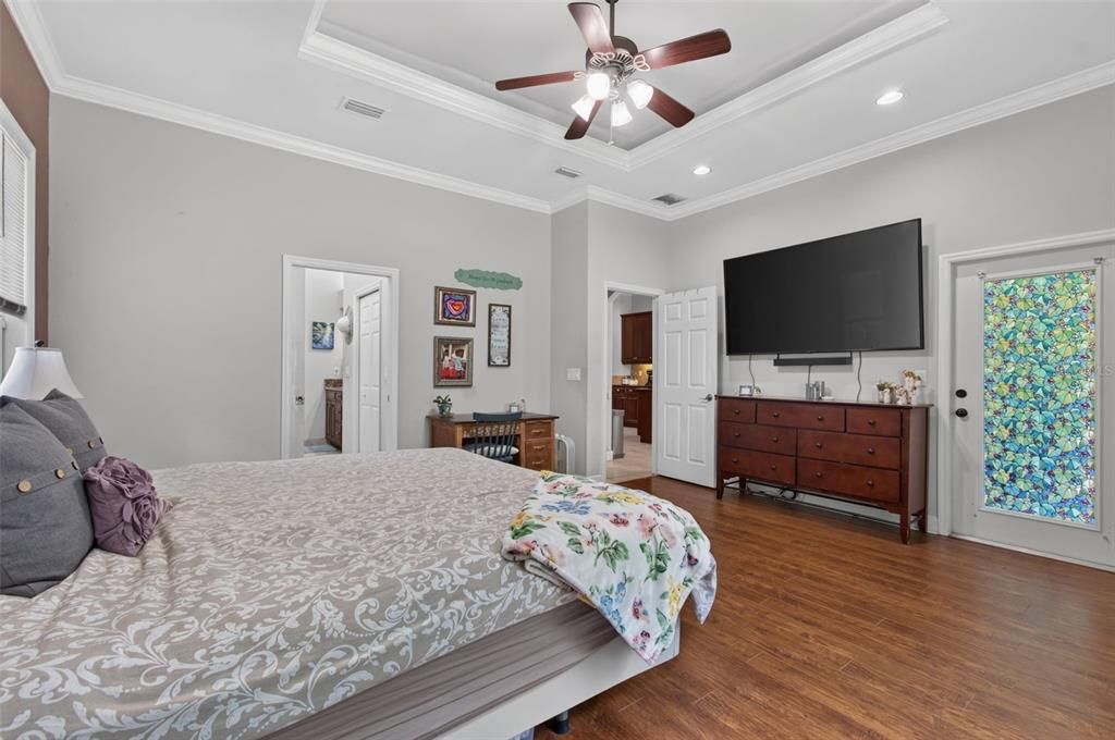 For Sale: $469,900 (3 beds, 2 baths, 2204 Square Feet)
