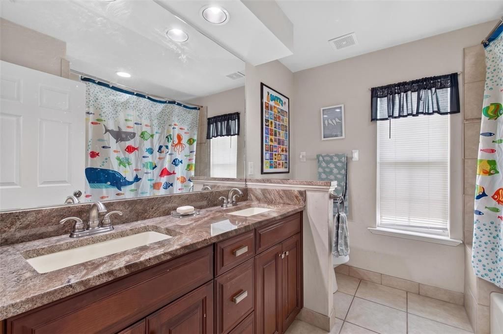 For Sale: $469,900 (3 beds, 2 baths, 2204 Square Feet)